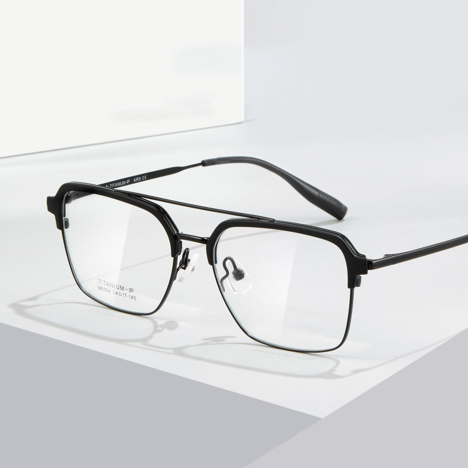 M6104 Neblednoucí lesklé β titanové brýle s dvojitým paprskem