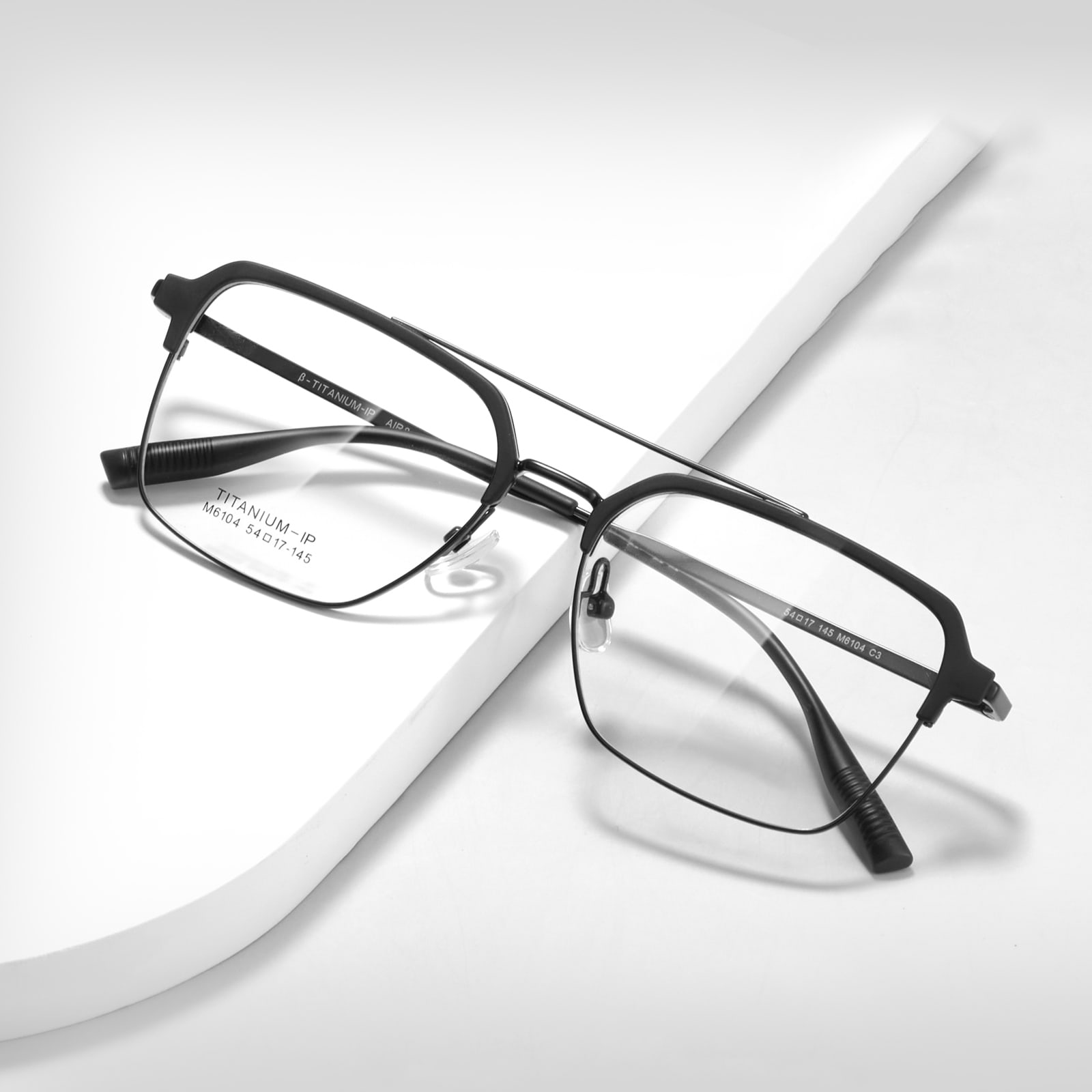 M6104 Neblednoucí lesklé β titanové brýle s dvojitým paprskem